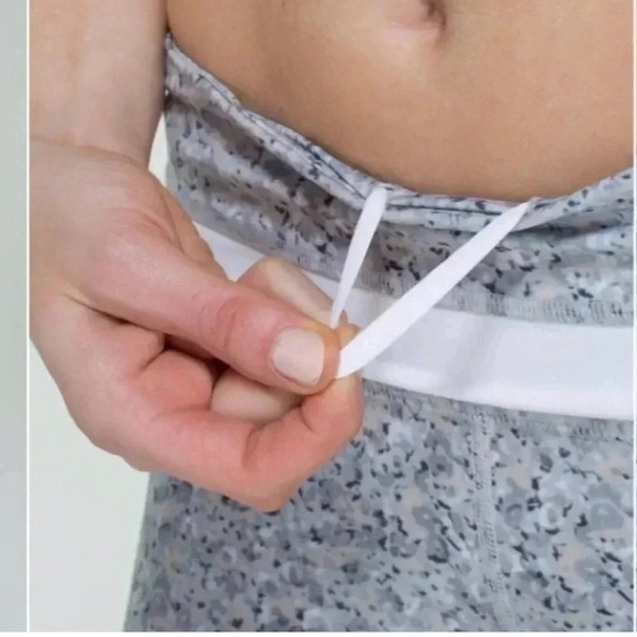 Lululemon run inspire crop 11 sz 6 - Picture 3 of 9